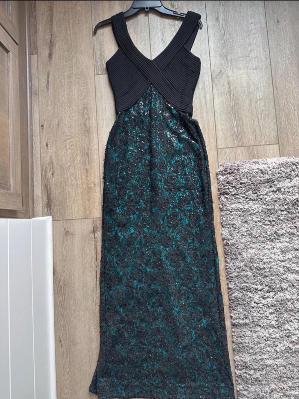 Calvin Klein Size 2 Black Teal Lace Sequin Formal Evening Gown